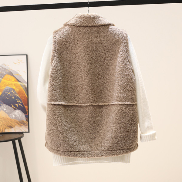 Γυναικείο γιλέκο με γούνα με ντεκολτέ και τσέπες