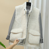 Novi model ženskog mekanog prsluka sa polo kragnom i džepovima