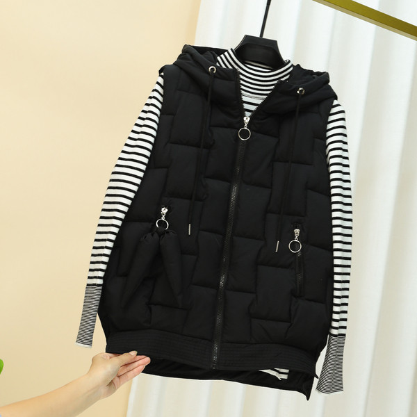 Uus mudel igapäevasest kapuutsiga naistevest