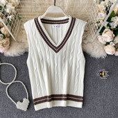 Naiste spitsikaelusega kootud vest