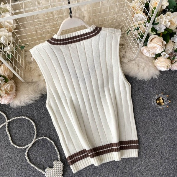 Naiste spitsikaelusega kootud vest