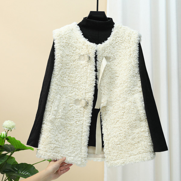 Naujo modelio moteriška liemenė su ovalia iškirpte