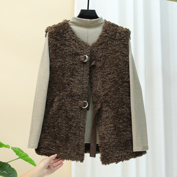 Naujo modelio moteriška liemenė su ovalia iškirpte