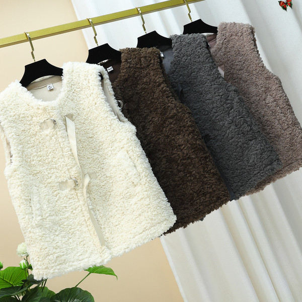 Naujo modelio moteriška liemenė su ovalia iškirpte