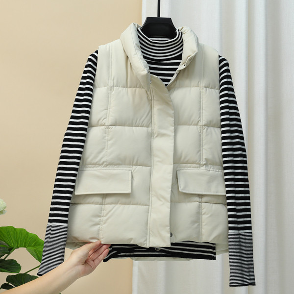 Γυναικείο αθλητικό γιλέκο με ψηλό κολάρο και τσέπες