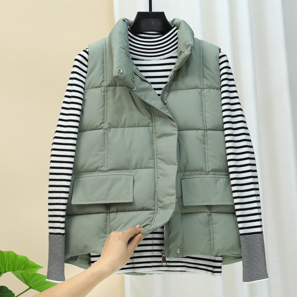 Γυναικείο αθλητικό γιλέκο με ψηλό κολάρο και τσέπες