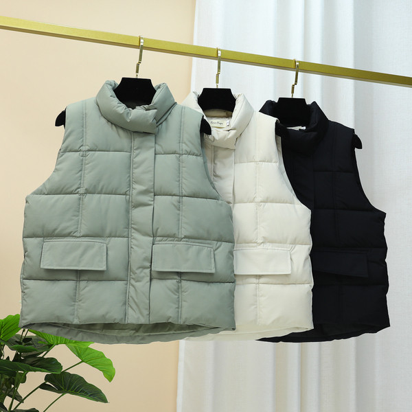 Γυναικείο αθλητικό γιλέκο με ψηλό κολάρο και τσέπες