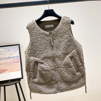 Naiste vabaaja sulevest taskute ja lukuga