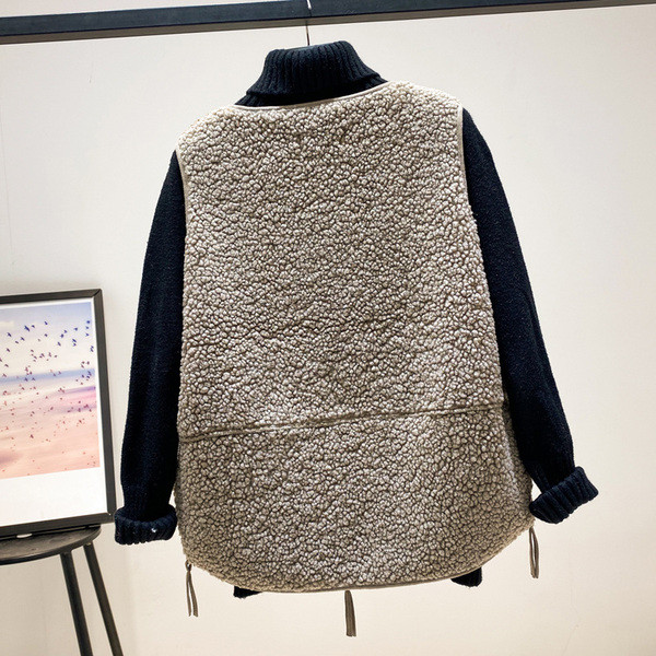 Naiste vabaaja sulevest taskute ja lukuga