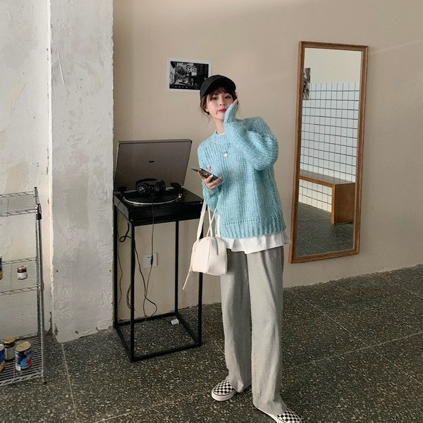 Μοντέρνο γυναικείο πουλόβερ  με οβάλ λαιμόκοψη