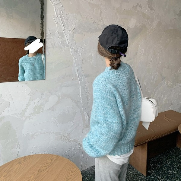 Μοντέρνο γυναικείο πουλόβερ  με οβάλ λαιμόκοψη