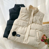 Laisvalaikio moteriškos liemenės platus modelis su aukšta apykakle