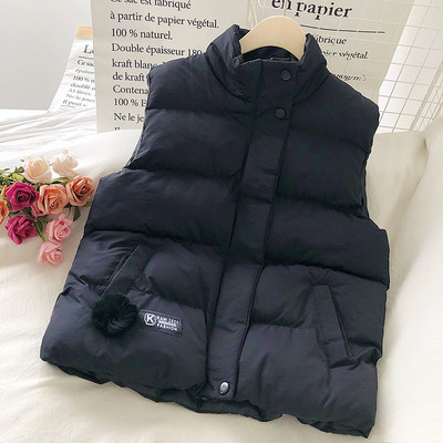 Laisvalaikio moteriškos liemenės platus modelis su aukšta apykakle