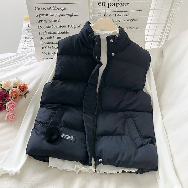 Laisvalaikio moteriškos liemenės platus modelis su aukšta apykakle