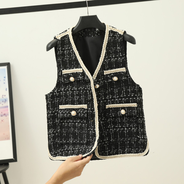 Nööpide ja spitsikaelusega naiste vest