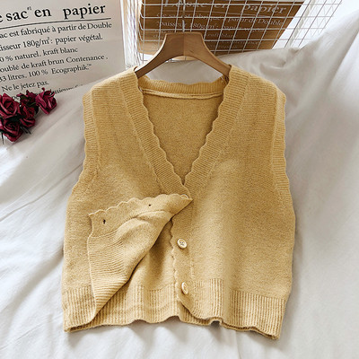 Naiste talvevest nööpide ja spitsikaelusega