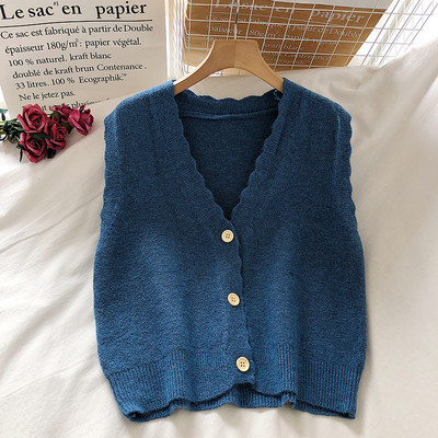 Naiste talvevest nööpide ja spitsikaelusega