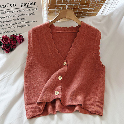 Naiste talvevest nööpide ja spitsikaelusega