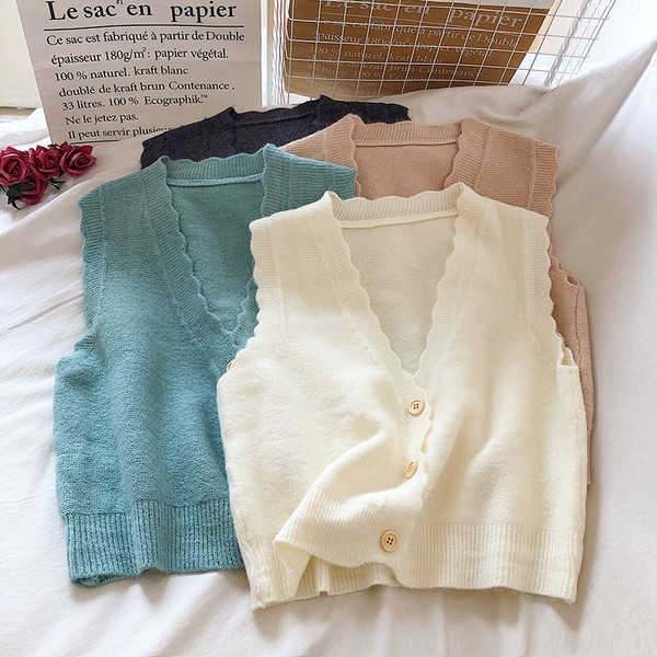 Naiste talvevest nööpide ja spitsikaelusega