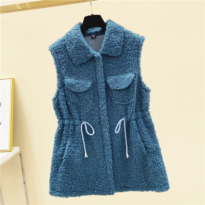 Naiste mitmes värvitoonis lipsude ja taskutega sulevest