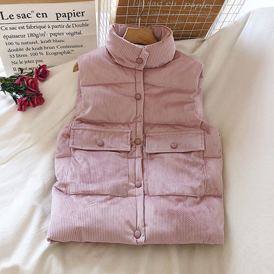 Uus mudel taskute ja kõrge kraega naiste vest