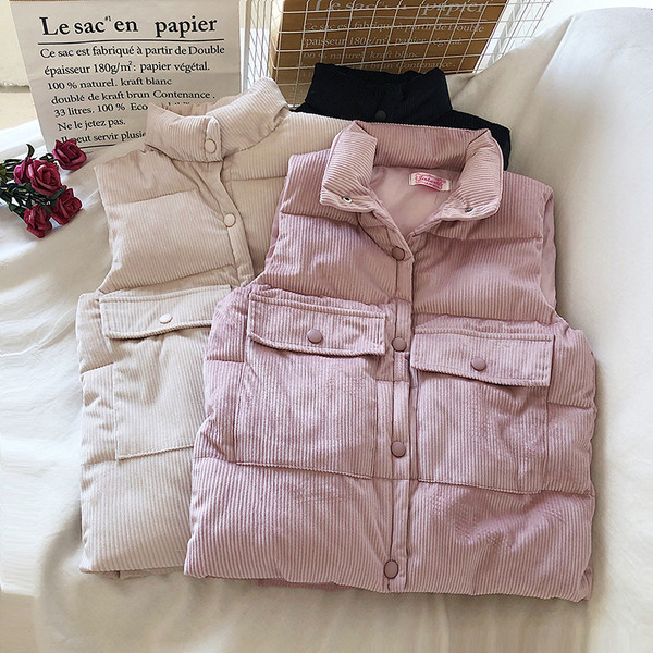 Uus mudel taskute ja kõrge kraega naiste vest