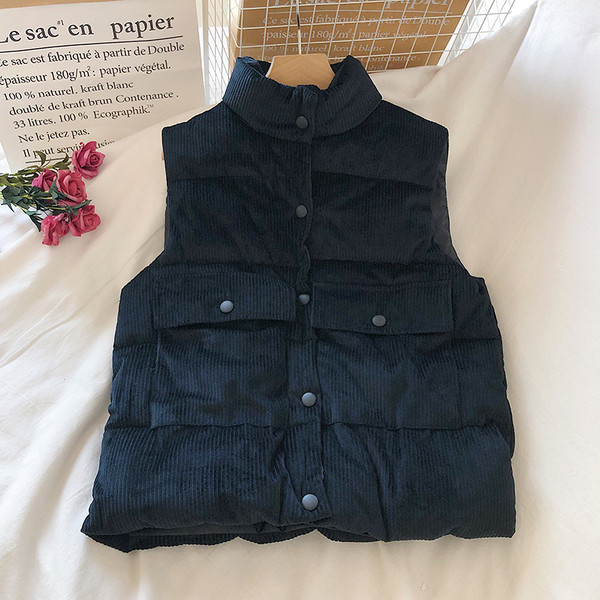 Uus mudel taskute ja kõrge kraega naiste vest