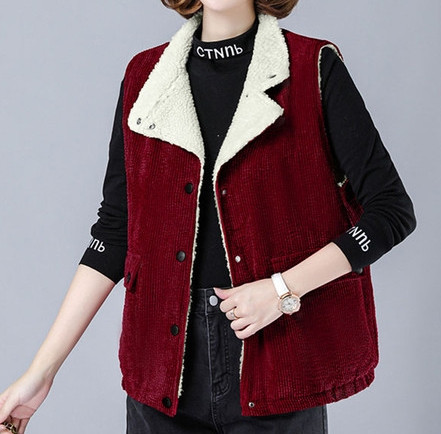 Šiuolaikinė moteriška liemenė iš velveto su sagomis ir dydžiais 3XL