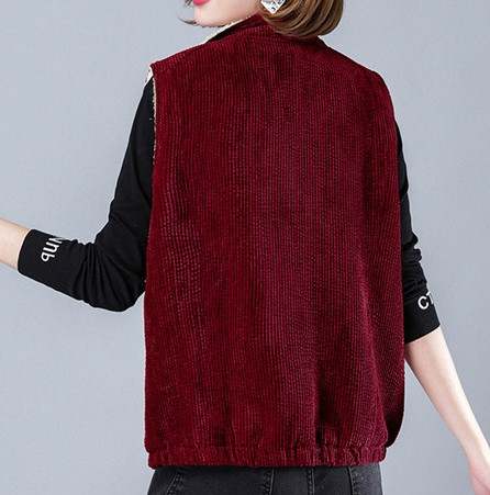 Šiuolaikinė moteriška liemenė iš velveto su sagomis ir dydžiais 3XL