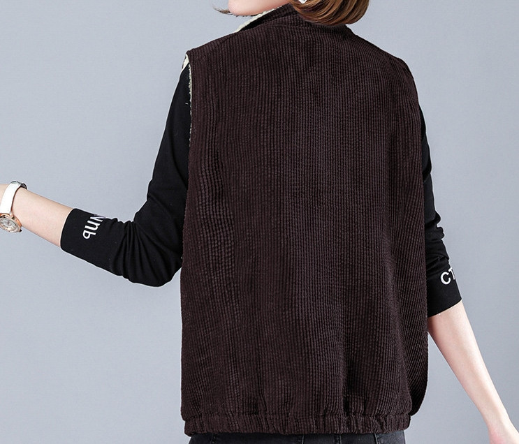 Šiuolaikinė moteriška liemenė iš velveto su sagomis ir dydžiais 3XL