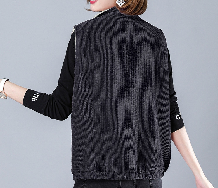 Šiuolaikinė moteriška liemenė iš velveto su sagomis ir dydžiais 3XL