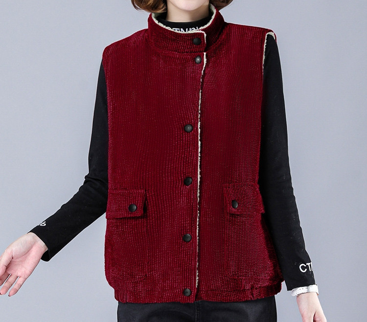 Šiuolaikinė moteriška liemenė iš velveto su sagomis ir dydžiais 3XL