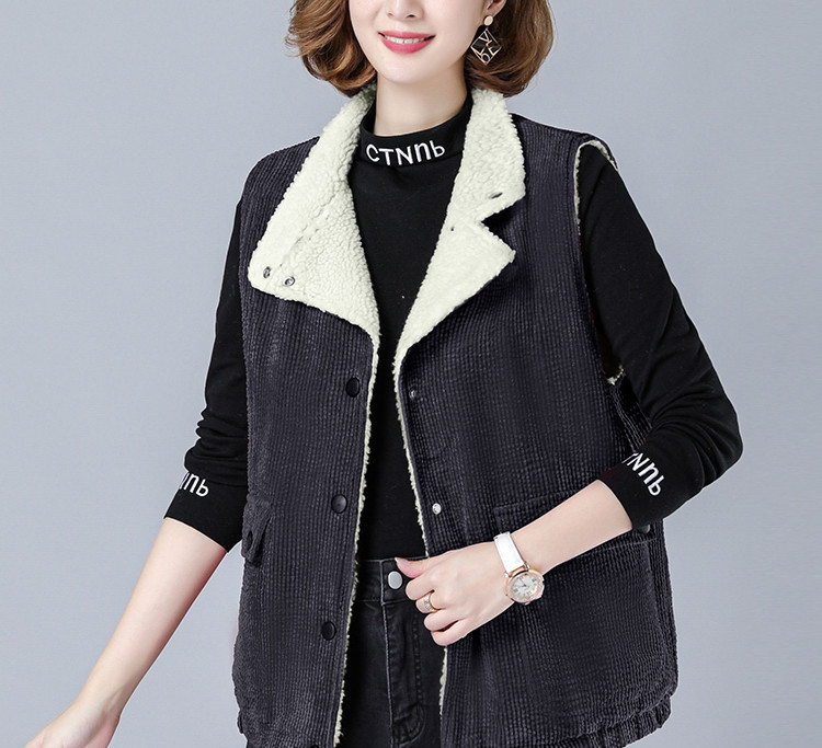 Šiuolaikinė moteriška liemenė iš velveto su sagomis ir dydžiais 3XL