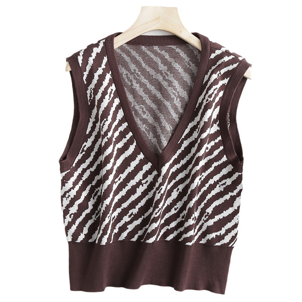 Trumpa laisvalaikio liemenė su špico iškirpte ir gyvūnų raštu