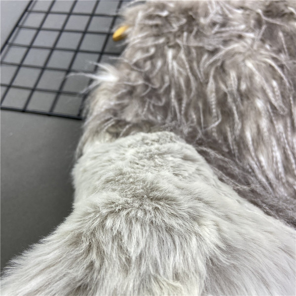 Šiuolaikinė pilkos spalvos moteriška pūkinė liemenė