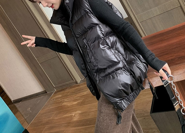 Kõrge krae ja lukuga vabaaja naistevest