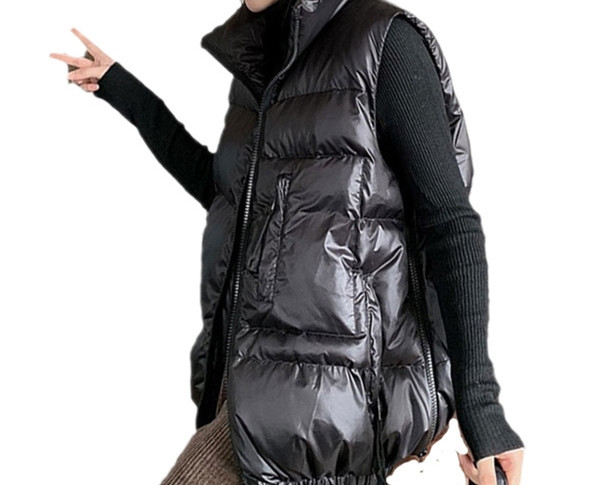 Kõrge krae ja lukuga vabaaja naistevest