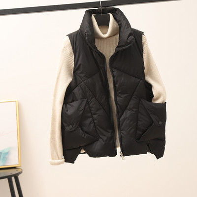 Naiste vabaajavest taskute ja lukuga - asümmeetriline mudel