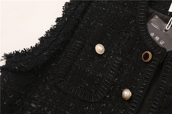 Moderan ženski prsluk s ovalnim izrezom i džepovima