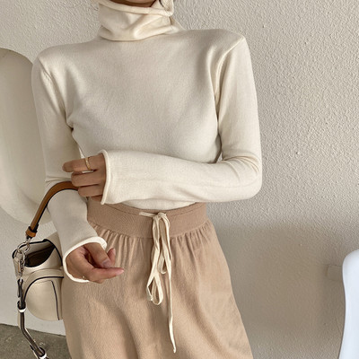 Naiste vabaaja liibuva kõrge kraega kampsun