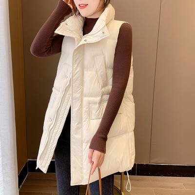 Pika krae ja taskutega naiste vest