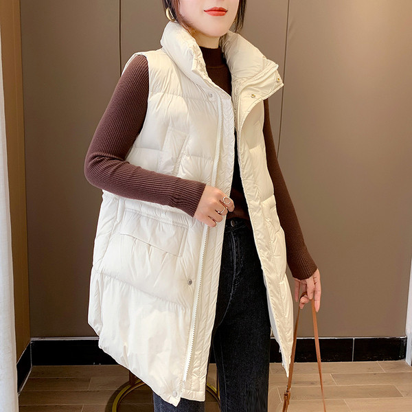 Pika krae ja taskutega naiste vest