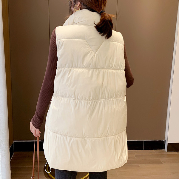 Pika krae ja taskutega naiste vest