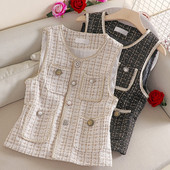 Ruuduline naiste vest ümara kaelusega ja pärlitega