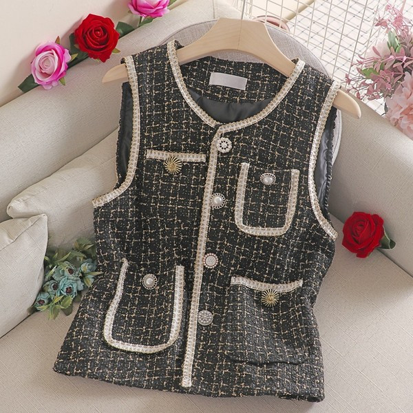 Ruuduline naiste vest ümara kaelusega ja pärlitega