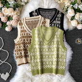 Kootud naiste vest spits-kaelusega