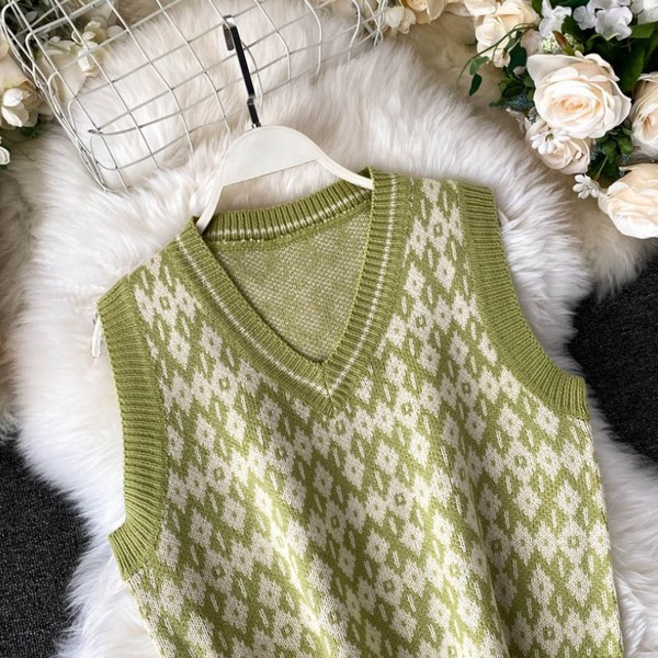 Kootud naiste vest spits-kaelusega