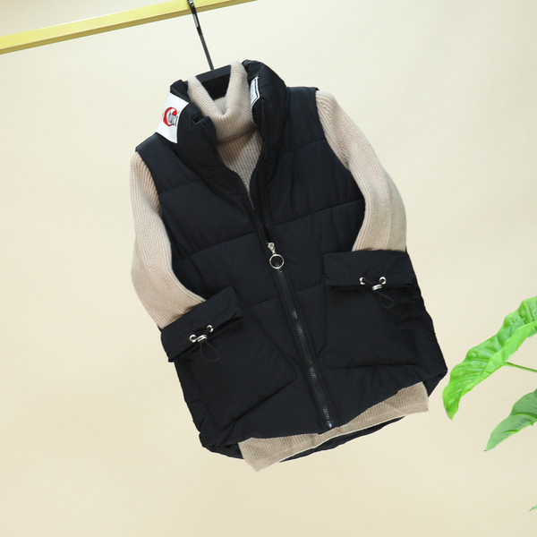 Naiste fliisvest taskute ja kõrge kraega