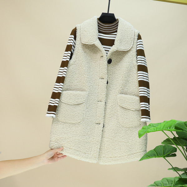 Naiste pikk taskute ja kraega vest