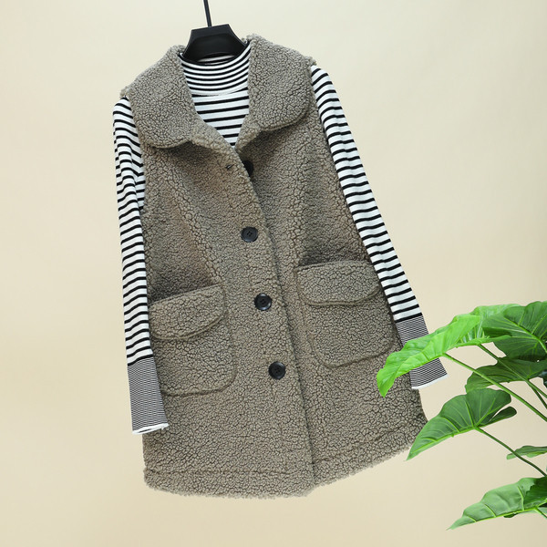 Naiste pikk taskute ja kraega vest